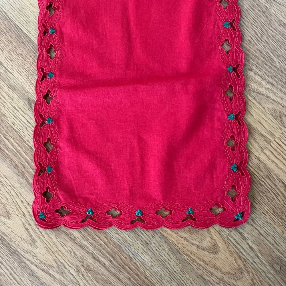 Table Runner holiday Edge-cutouts 14” x 70” cotton Christmas